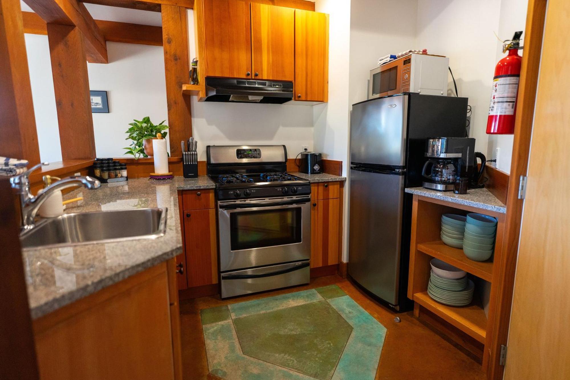 Waterfront Condo In Ucluelet Exteriör bild