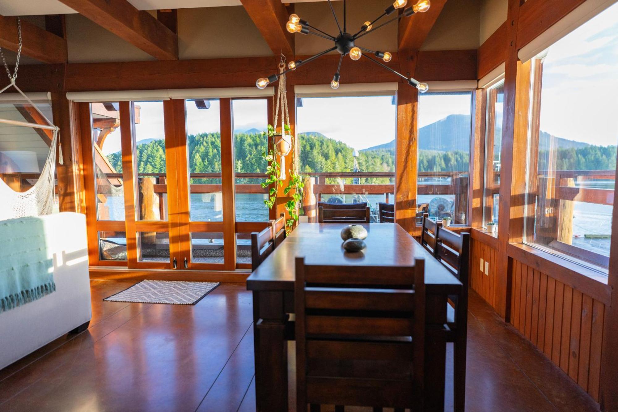 Waterfront Condo In Ucluelet Exteriör bild
