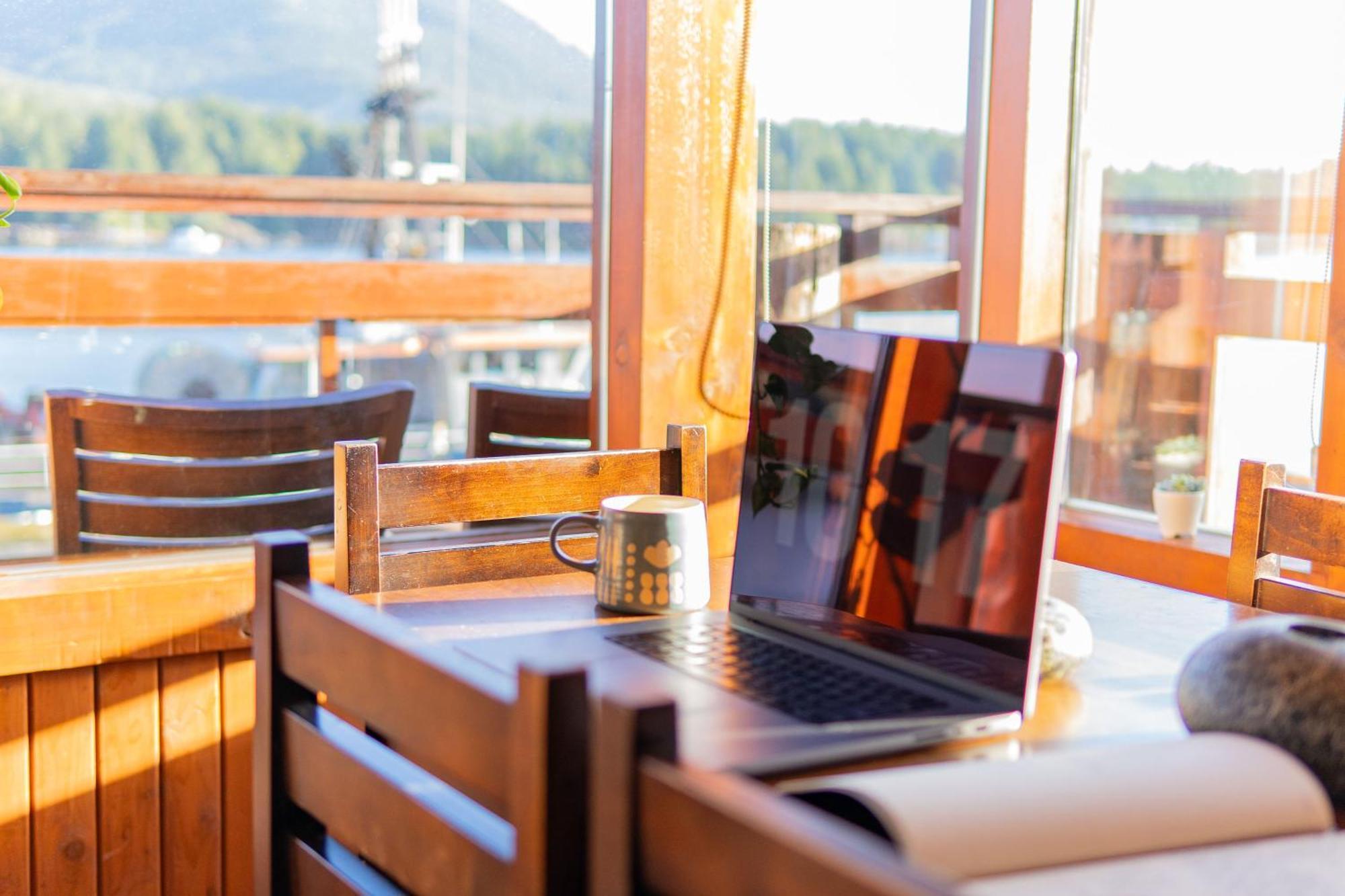 Waterfront Condo In Ucluelet Exteriör bild